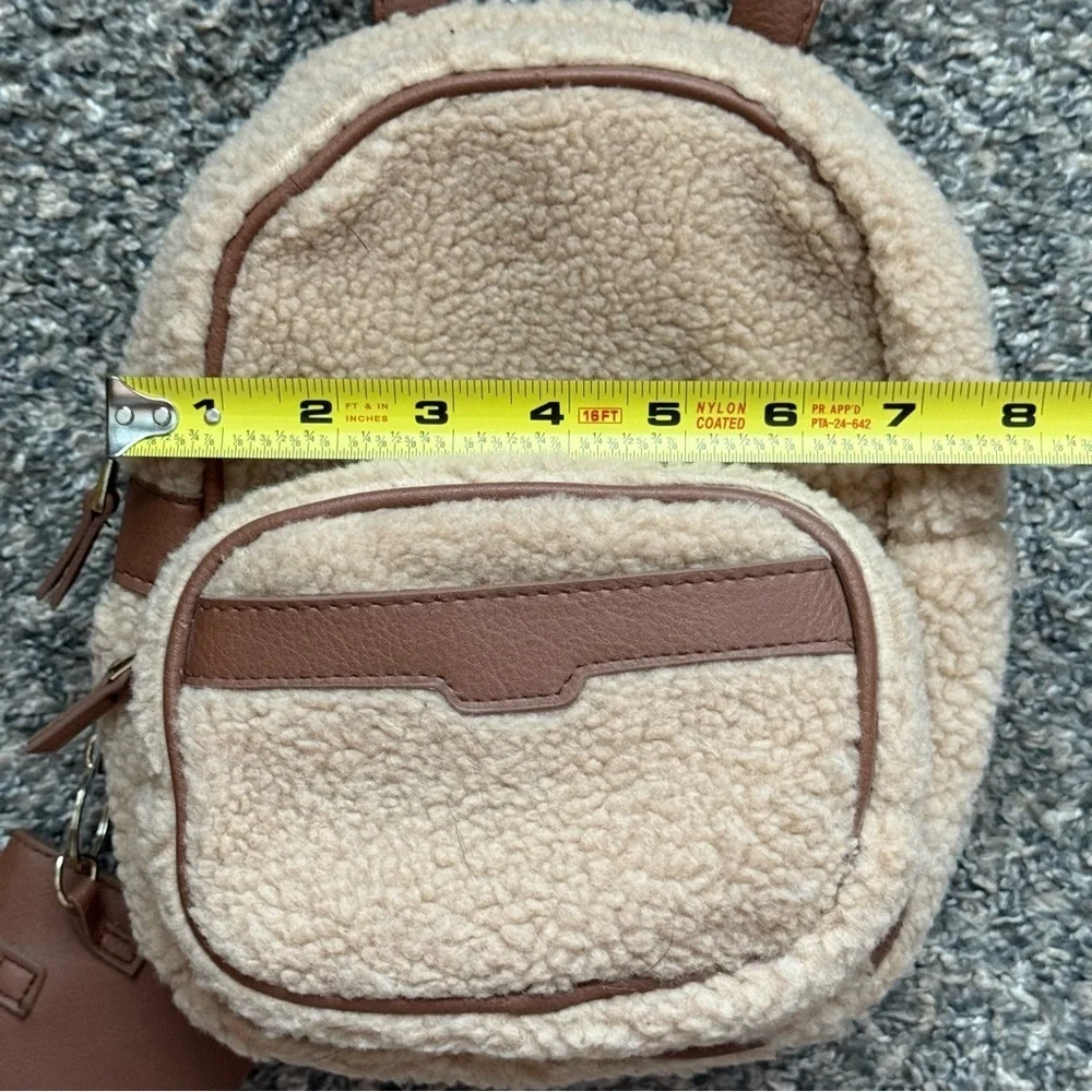 No Boundaries Women's Hands-Free Convertible Backpack Purse Bag Beige Fleece